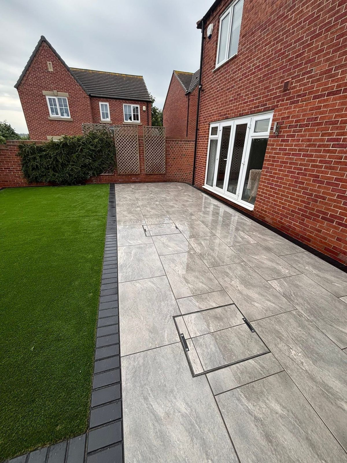Resin paving with edging
